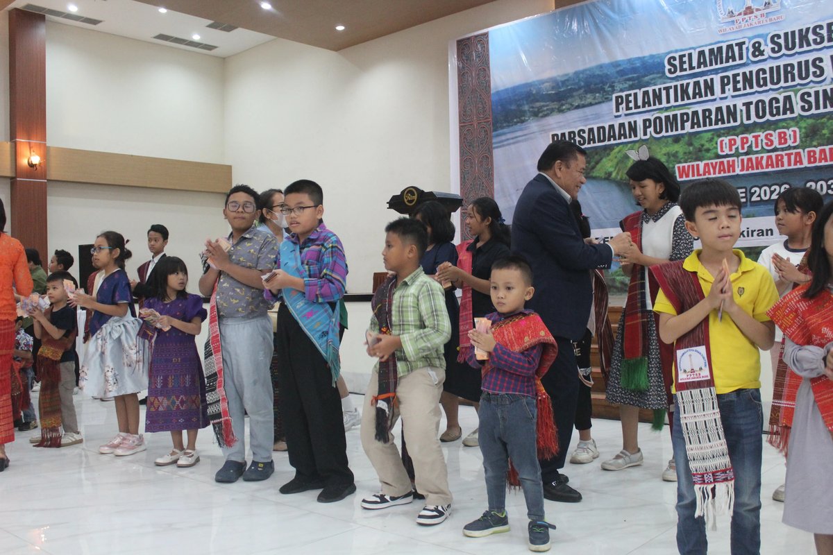 Tor-tor Anak-anak Pomparan Toga Sinaga