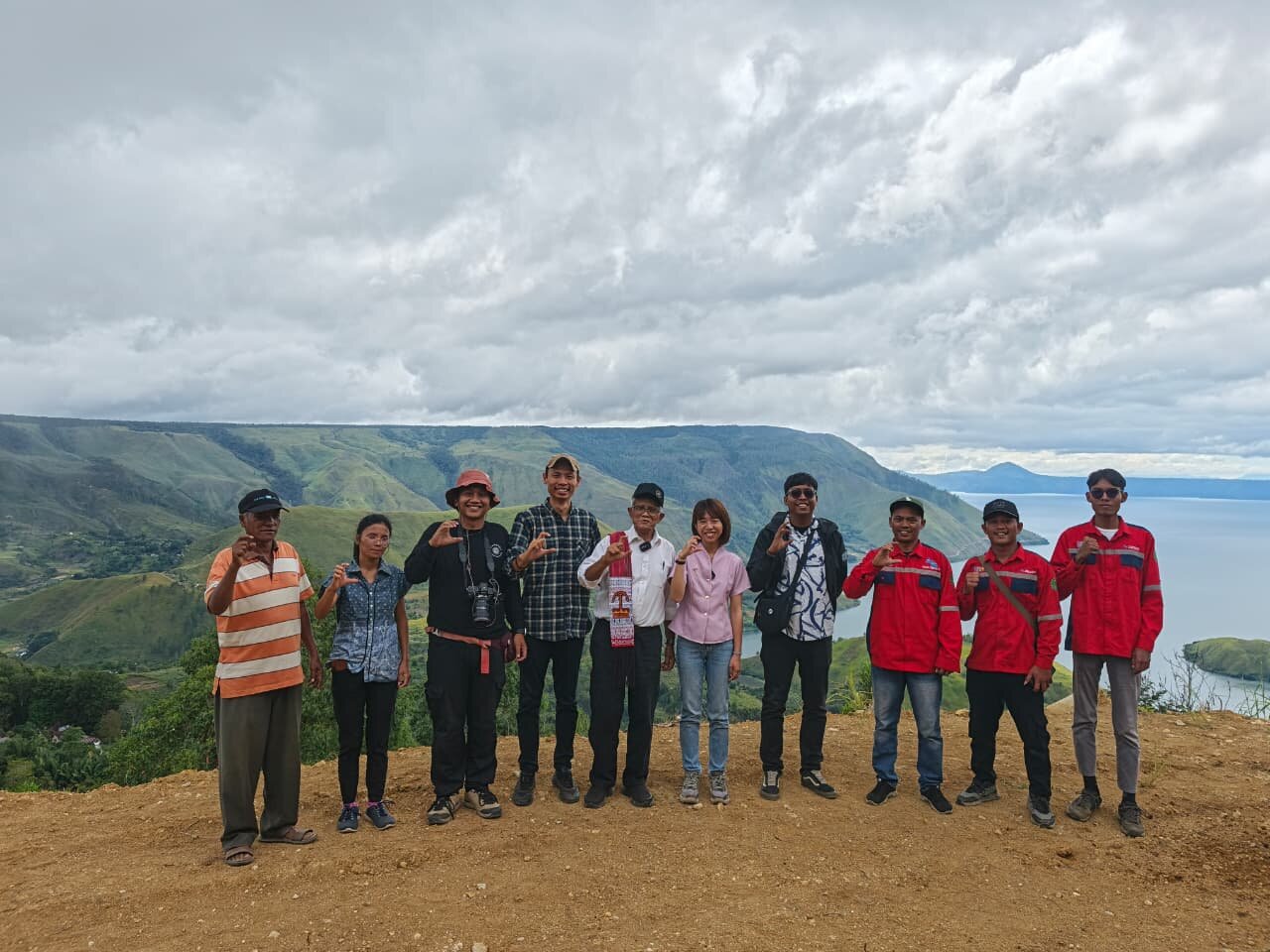 Penanaman Pohon Bersama Pergerakan Penyelamatan Kawasan Danau Toba