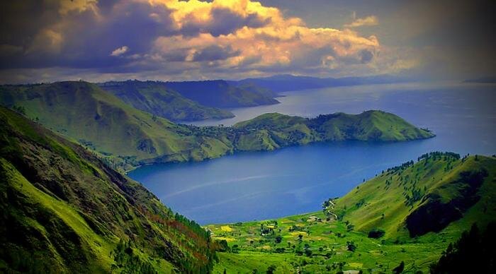 "Danau Toba di Persimpangan: Menjaga Daya Dukung Ekologi, Memperkuat Ekonomi Rakyat, dan Mewariskan Peradaban Berkelanjutan."